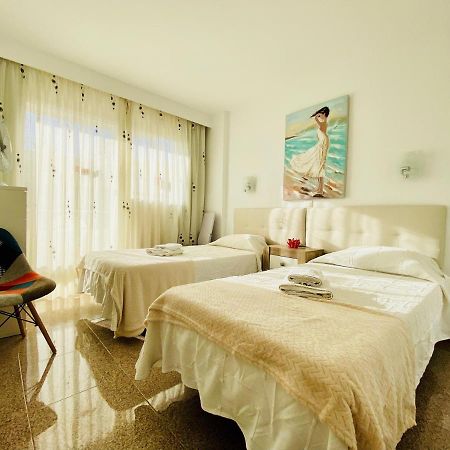 Orange And White Apartment In Yumbo San Bartolomé Kültér fotó